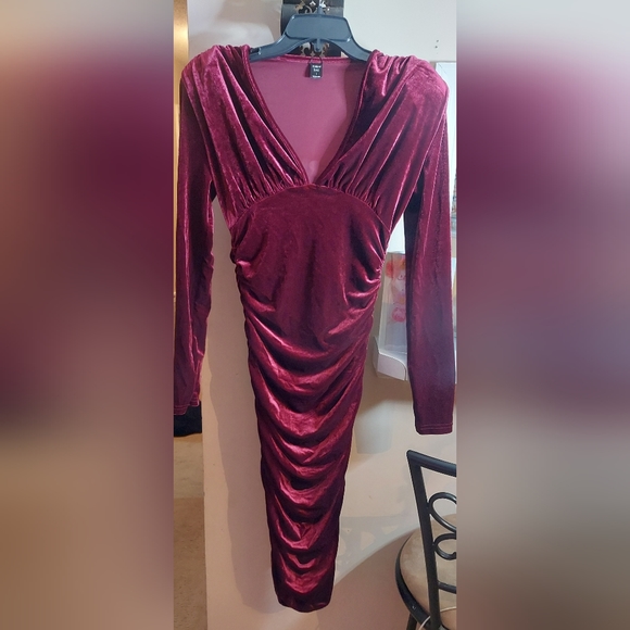 Velvet Dress - Picture 1 of 7